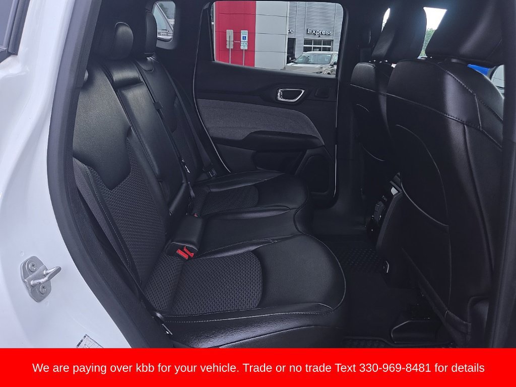 Used 2025 Jeep Compass Latitude w/ Sun & Sound Group AWD/4WD image 29