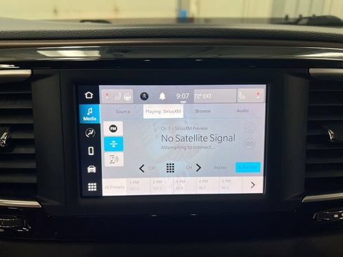 Used 2023 Chrysler Voyager LX FWD image 14