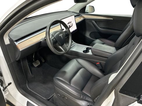 Certified 2023 Tesla Model Y AWD image 9