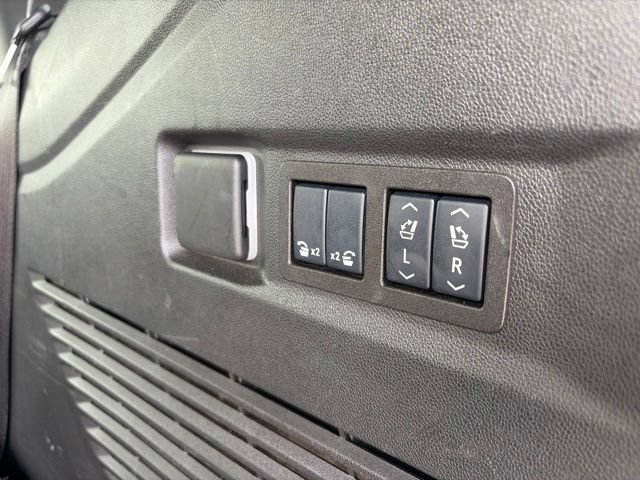 Used 2025 GMC Yukon Denali AWD/4WD image 41