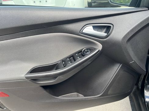 Used 2014 Ford Focus SE w/ SE Winter Package FWD image 23