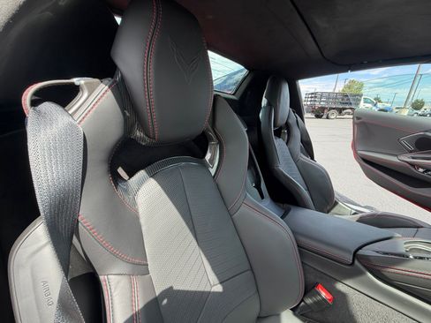 Used 2024 Chevrolet Corvette Stingray Premium Conv w/ Z51 Performance Package RWD image 18