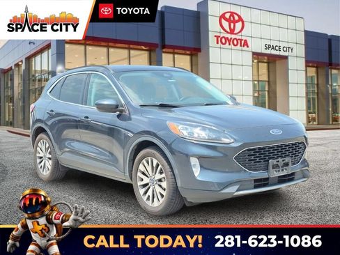Used 2022 Ford Escape Titanium w/ Class II Trailer Tow Package AWD/4WD image 1