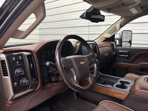Used 2019 Chevrolet Silverado 2500 High Country w/ Duramax Plus Package AWD/4WD image 10