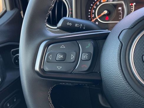 Used 2025 Jeep Wrangler Unlimited Rubicon w/ Convenience Group image 11