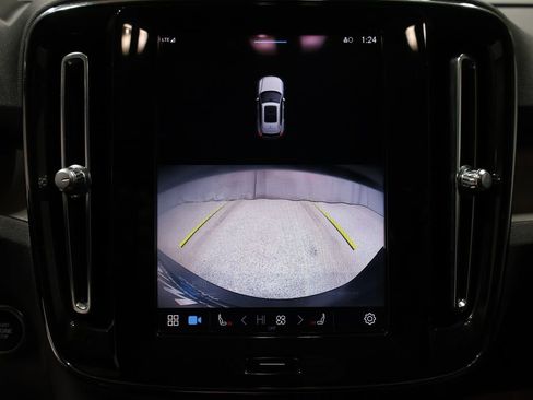 Used 2023 Volvo XC40 B5 Core image 27