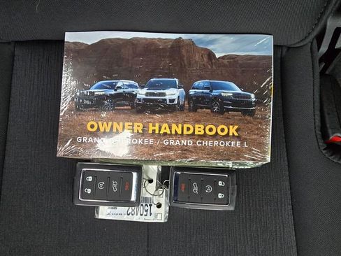 Used 2025 Jeep Grand Cherokee L Laredo w/ Luxury Tech Group I image 33