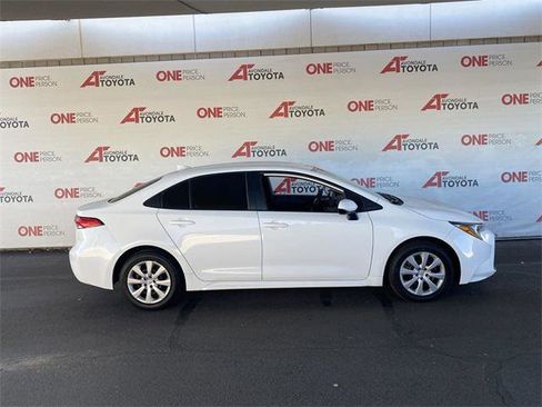 Certified 2022 Toyota Corolla LE FWD image 2