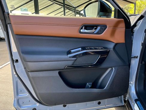 New 2026 Nissan Pathfinder Platinum FWD image 13