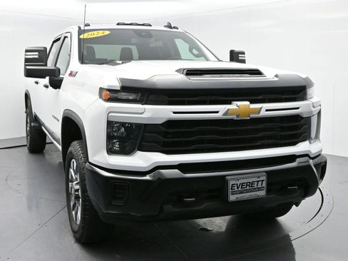 Used 2024 Chevrolet Silverado 2500 Custom w/ Custom Value Package image 2
