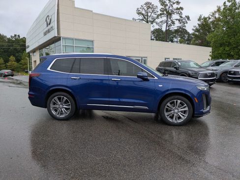 Used 2023 Cadillac XT6 Premium Luxury w/ Technology Package FWD image 3