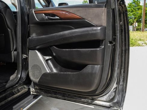 Used 2018 Cadillac Escalade ESV Luxury RWD image 43