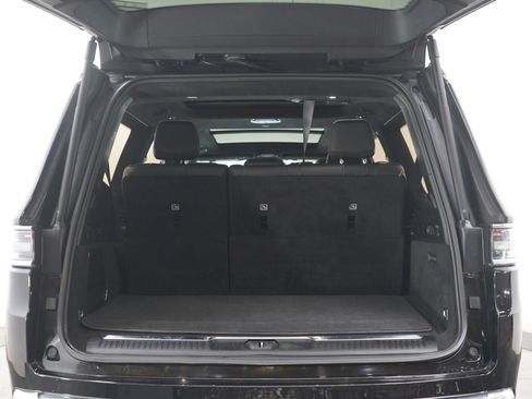 Used 2024 Jeep Grand Wagoneer Series III w/ Flexible Seating Group AWD/4WD image 19