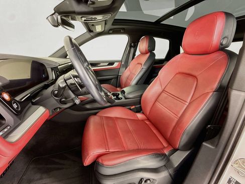 Certified 2024 Porsche Cayenne AWD/4WD image 5
