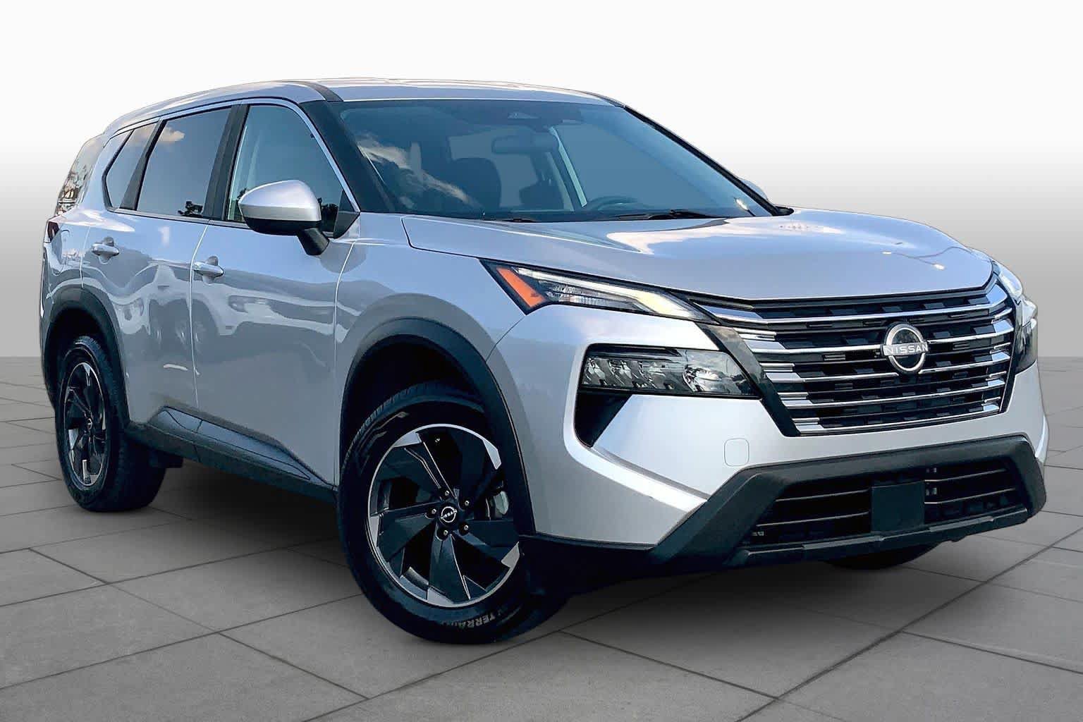 Used 2024 Nissan Rogue SV FWD image 2