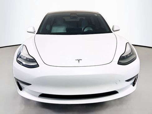 Used 2019 Tesla Model 3 Mid Range RWD image 2