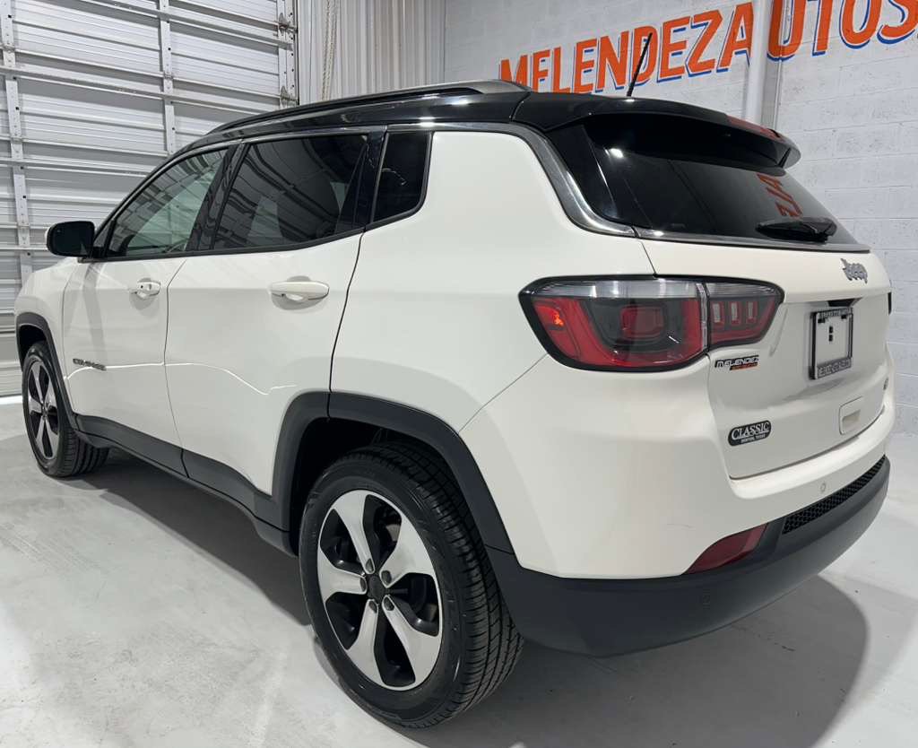 Used 2018 Jeep Compass Latitude w/ Popular Equipment Group FWD image 2