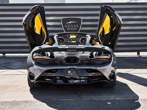 Used 2026 McLaren 750S Spider image 25