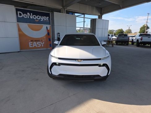 New 2026 Chevrolet Equinox EV LT image 2