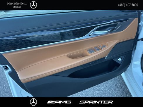 Used 2022 BMW 740i w/ M Sport Package RWD image 12