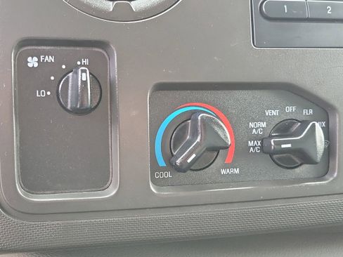 Certified 2018 Ford E-350 and Econoline 350 Super Duty w/ Power Windows & Locks Group image 24