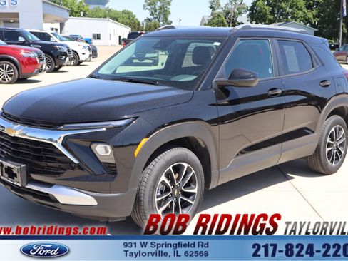 Used 2025 Chevrolet TrailBlazer LT AWD/4WD image 1