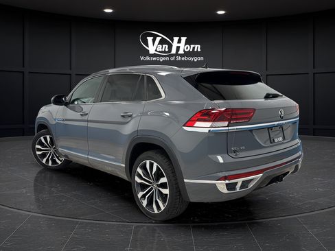 Used 2021 Volkswagen Atlas Cross Sport SEL R-Line w/ Luggage Net & Mats Package AWD/4WD image 5