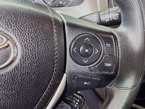 Used 2018 Toyota RAV4 LE image 15