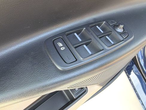 Used 2018 Jaguar XE RWD image 11