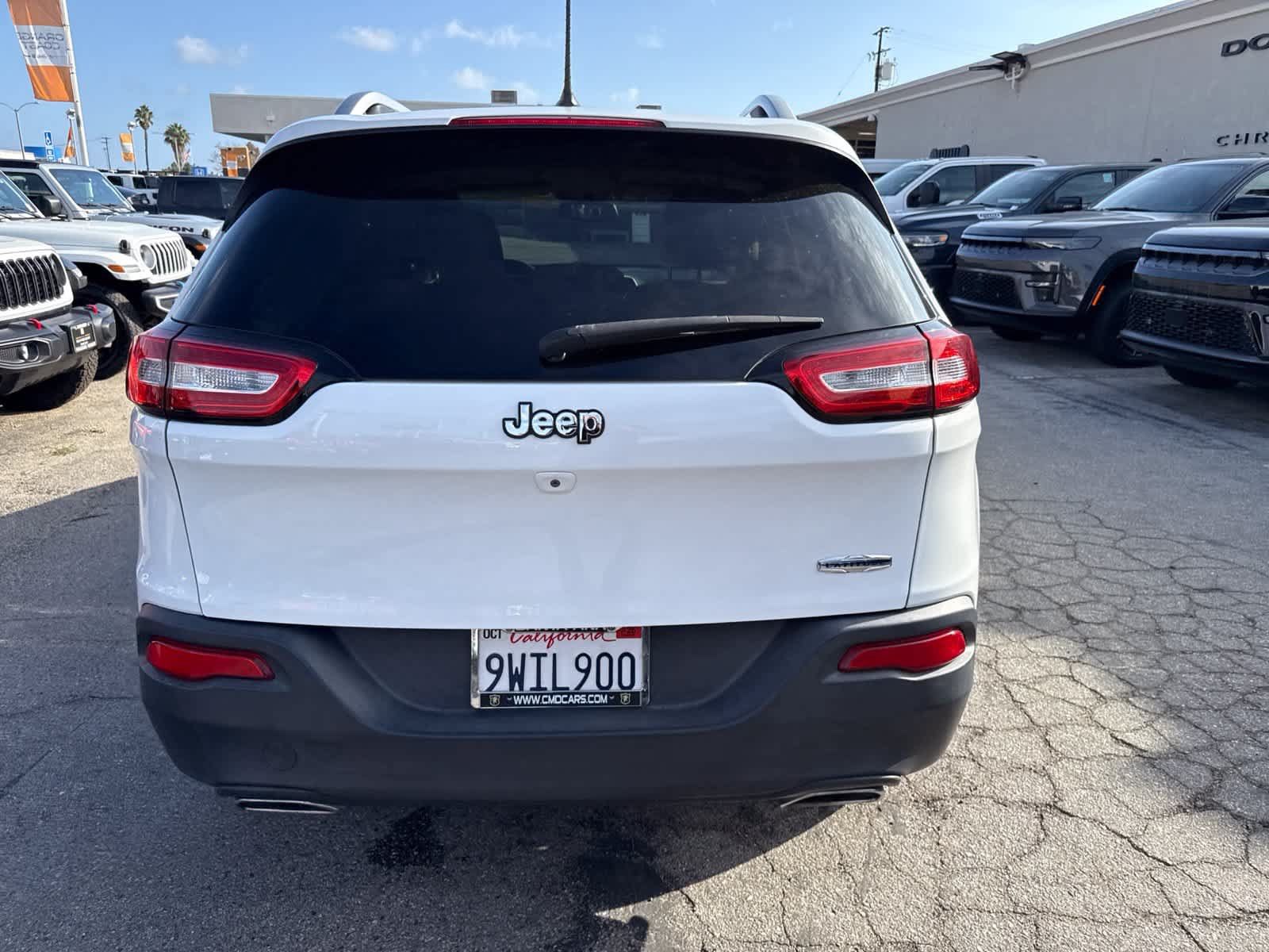 Used 2018 Jeep Cherokee Latitude FWD image 13