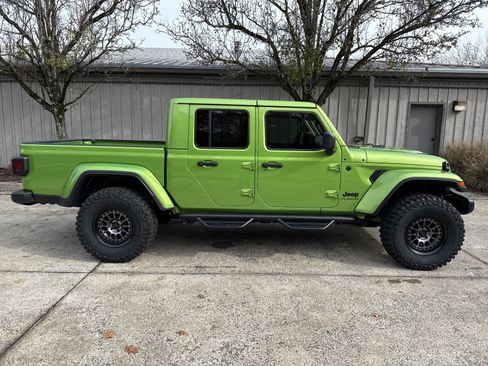 New 2025 Jeep Gladiator Sport w/ Premium Package image 9