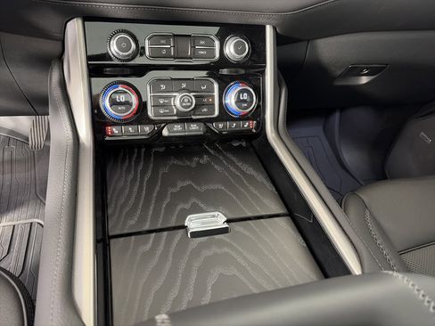 Used 2023 GMC Yukon Denali image 34