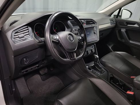 Used 2019 Volkswagen Tiguan SE w/ Panoramic Sunroof Package FWD image 17