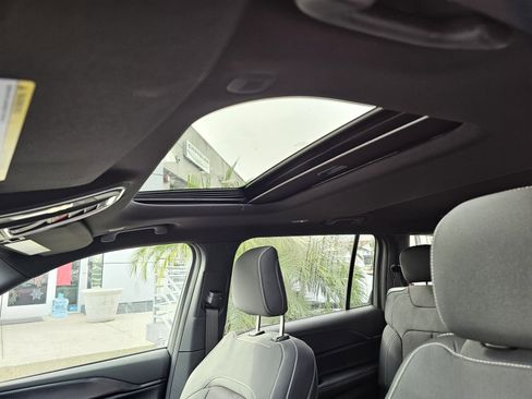 New 2025 Jeep Grand Cherokee L Laredo image 25