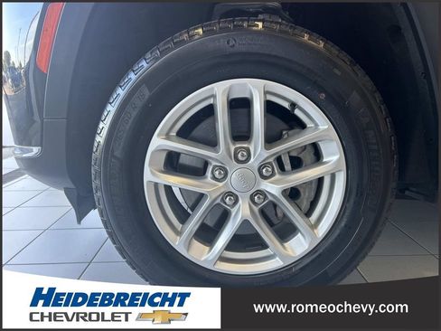 Used 2022 Jeep Grand Cherokee L Laredo w/ Luxury Tech Group I AWD/4WD image 7