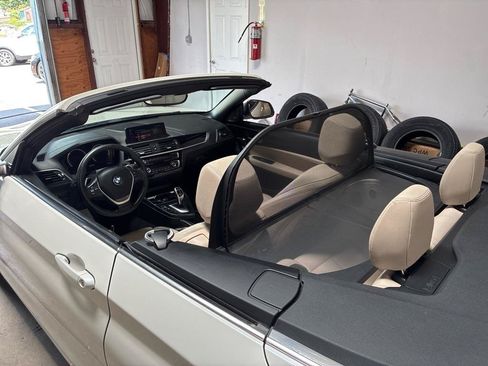 Used 2018 BMW 230i Convertible RWD image 17