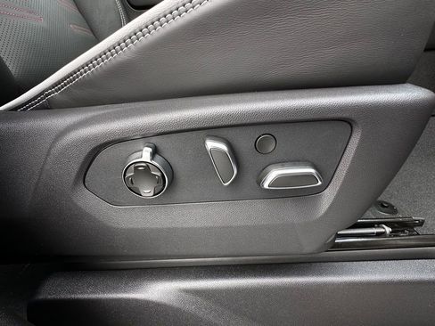 New 2026 GMC Yukon XL AT4 Ultimate AWD/4WD image 12