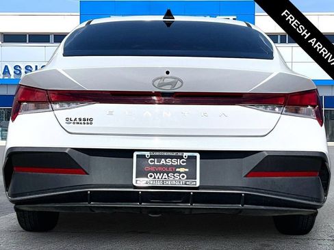 Used 2024 Hyundai Elantra SE FWD image 4