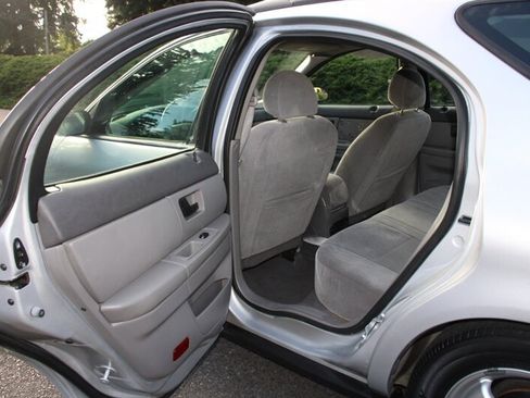 Used 2005 Ford Taurus SE FWD image 14