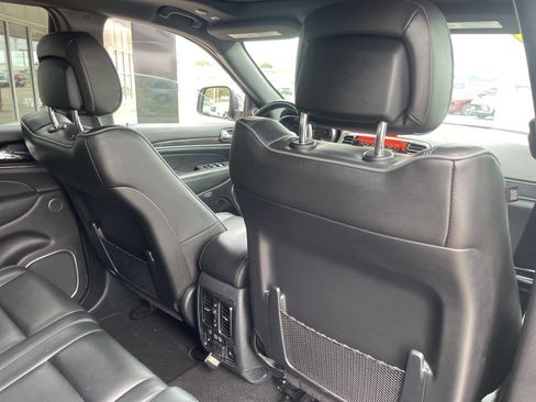 Used 2020 Jeep Grand Cherokee Overland AWD/4WD image 25