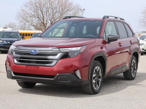 Used 2025 Subaru Forester Premium image 6