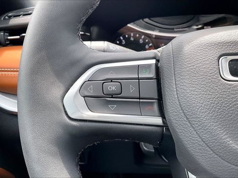 Used 2025 Jeep Compass Limited AWD/4WD image 18