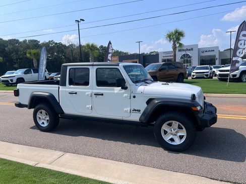 Used 2020 Jeep Gladiator Sport w/ Quick Order Package 24S AWD/4WD image 3
