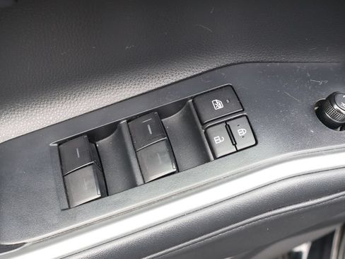 Used 2022 Toyota Highlander XSE FWD image 12
