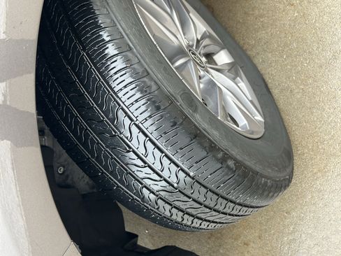 Certified 2024 Toyota Sienna XLE FWD image 10
