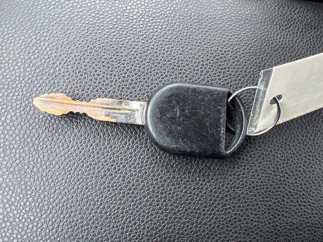 Used 2010 Ford Focus SE FWD image 32