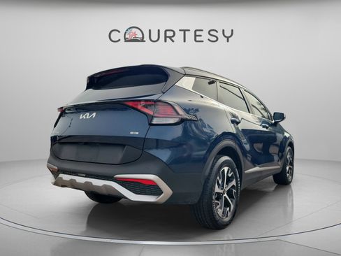 Used 2024 Kia Sportage EX image 3