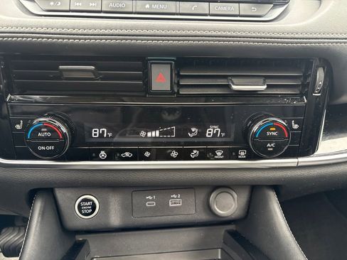 Used 2023 Nissan Rogue SL AWD/4WD image 24