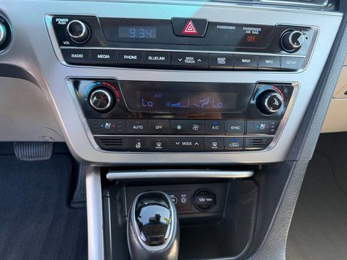 Used 2015 Hyundai Sonata Limited w/ Option Group 06 FWD image 11
