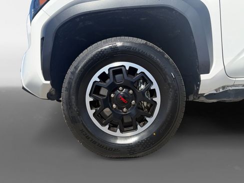 Certified 2025 Toyota Tacoma TRD Off-Road AWD/4WD image 14